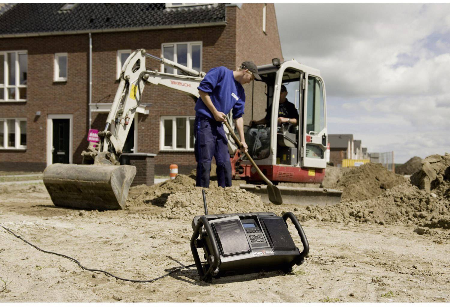 PerfectPro Rockbull Baustellenradio DAB+, UKW AUX spritzwassergeschützt, staubdicht Schwarz