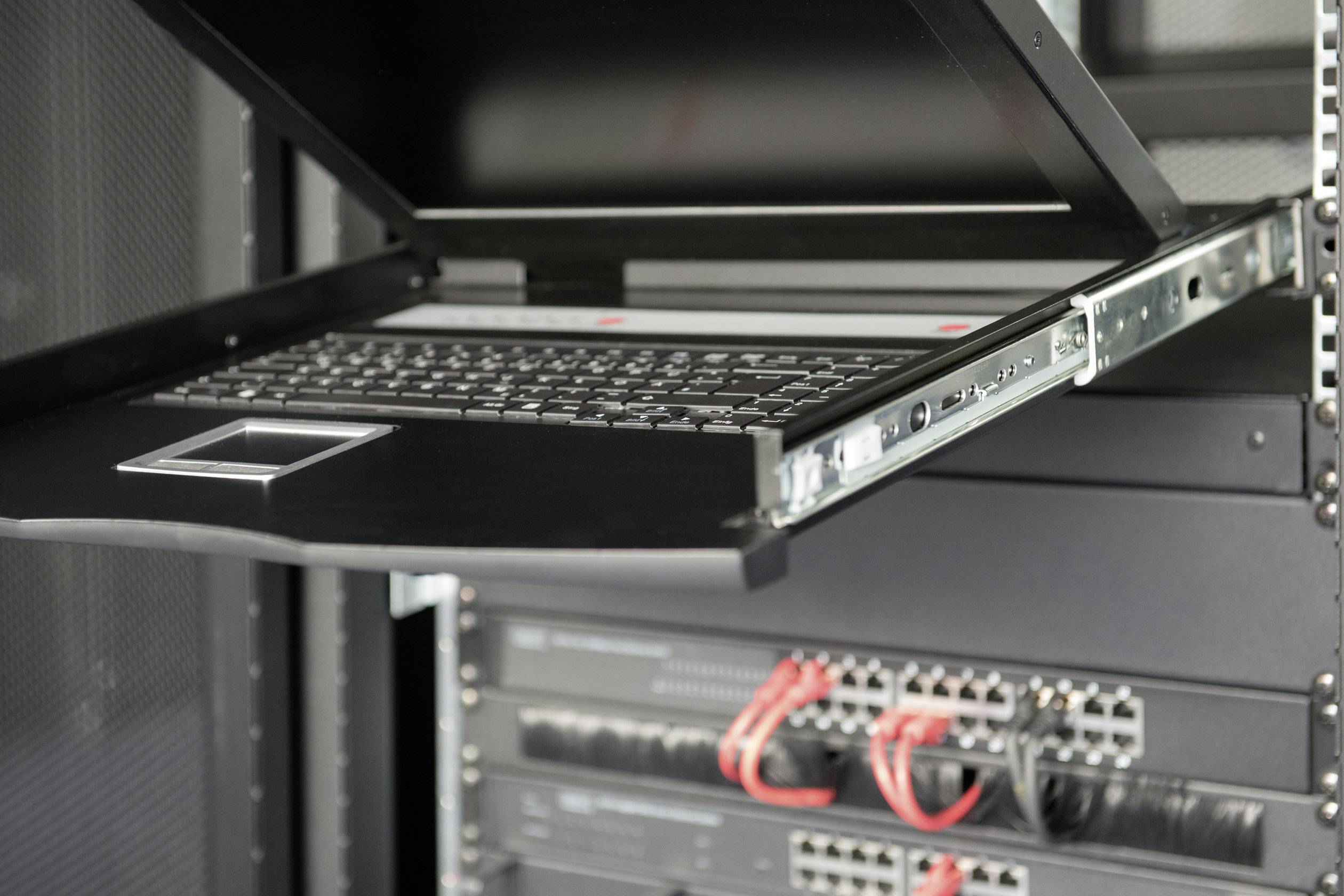 Digitus DS-72012US 8 Port KVM-Konsole VGA USB 1920 x 1080 Pixel