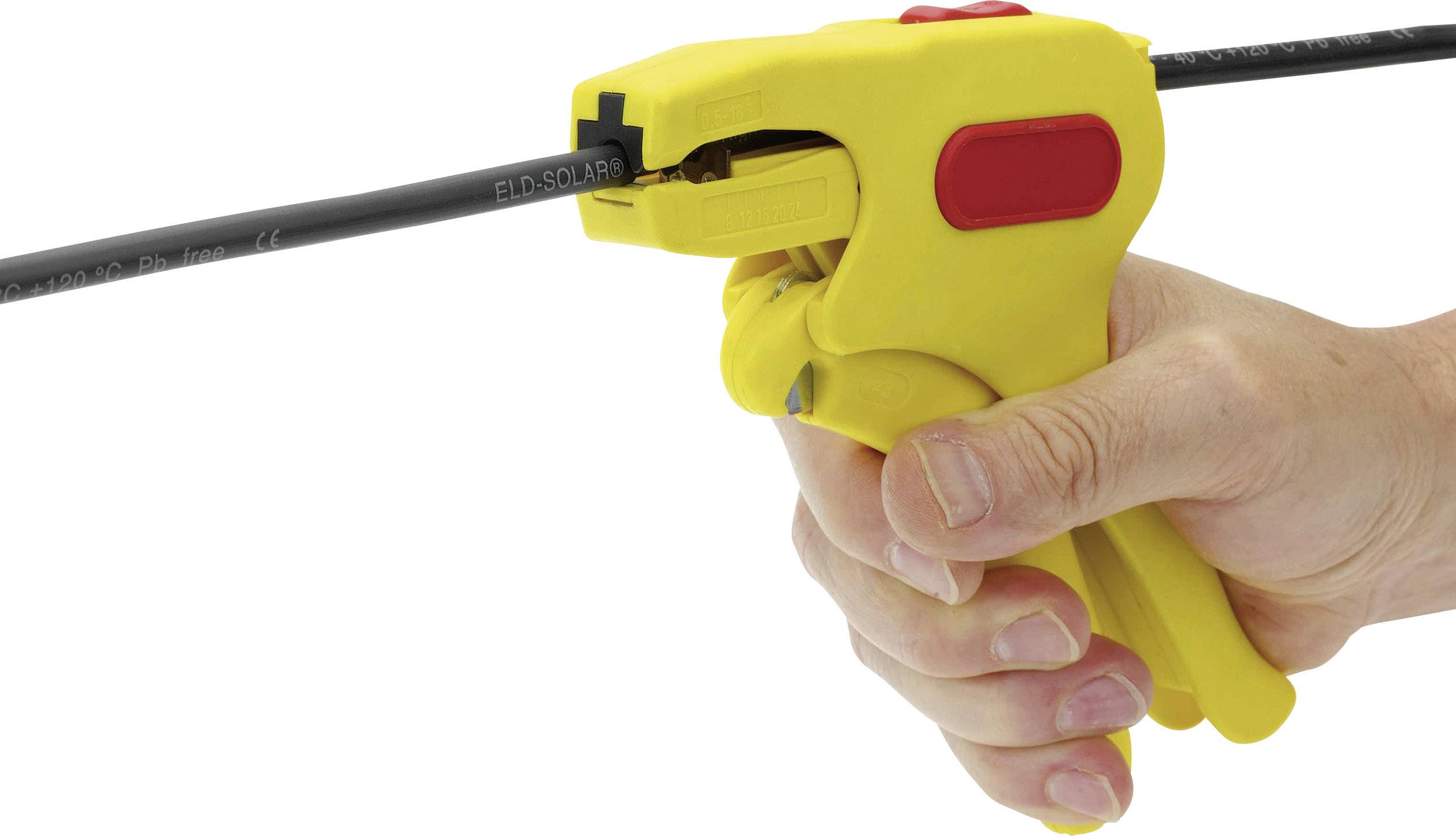 Hand hält eine gelbe Abisolierzange, die ein schwarzes Kabel bearbeitet.