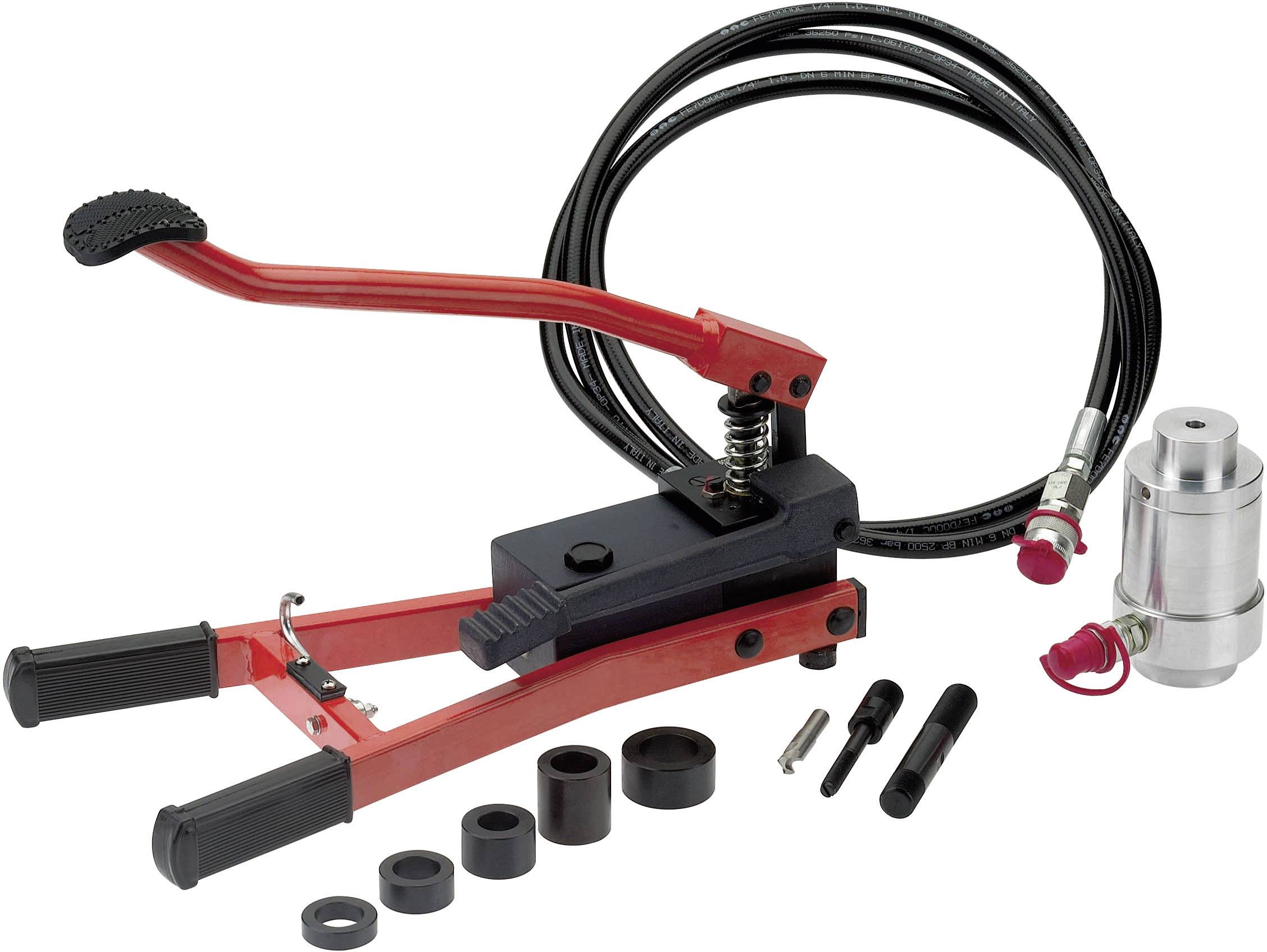 Hydraulische Crimpzange mit rotem Hebel, schwarzem Körper und gegebenem Zubehör, einschließlich verschiedener Klemmen.