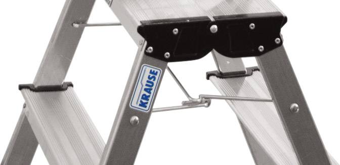 Eine Metallleiter mit stabilen Sprossen und einem Sicherheitsgelenk. Das Logo 'KRAUSE' ist seitlich sichtbar. Ideal zum Heimwerken.