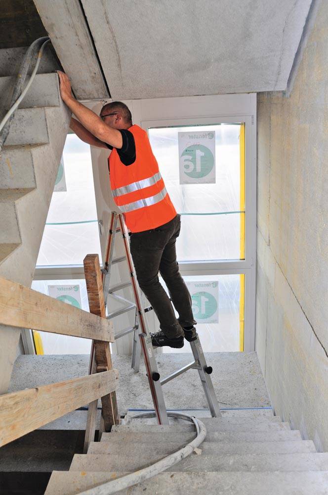 Treppenstehleiter aus Aluminium, beidseitig begehbar, 2x5 Sprossen, Länge 1,45 m