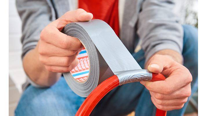 tesa UNIVERSAL 56348-00000-06 Gewebeklebeband tesa® extra Power Silber (L x B) 10 m x 50 mm 1 St.