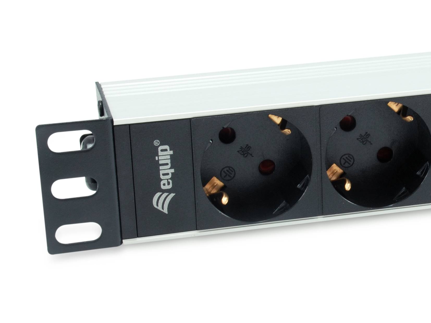 Equip Pro - Stromverteilungseinheit (Rack - einbaufähig) - Wechselstrom 220-240V - 3500 Watt - Eingabe, Eingang power C