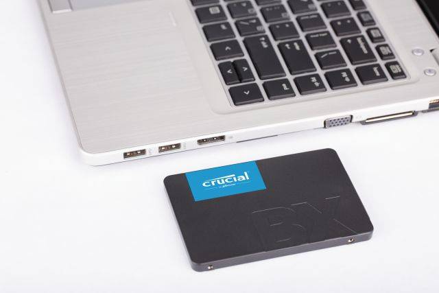 Crucial 480 GB Interne SATA SSD 6.35 cm (2.5 Zoll) SATA 6 Gb/s Retail CT480BX500SSD1