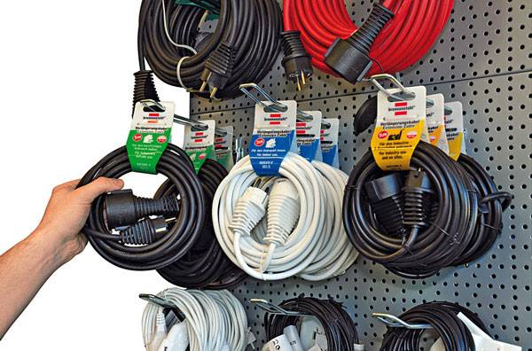 Brennenstuhl 1165440 Strom Kabel Schwarz 5.00 m H05VV-F 3G 1,5 mm²