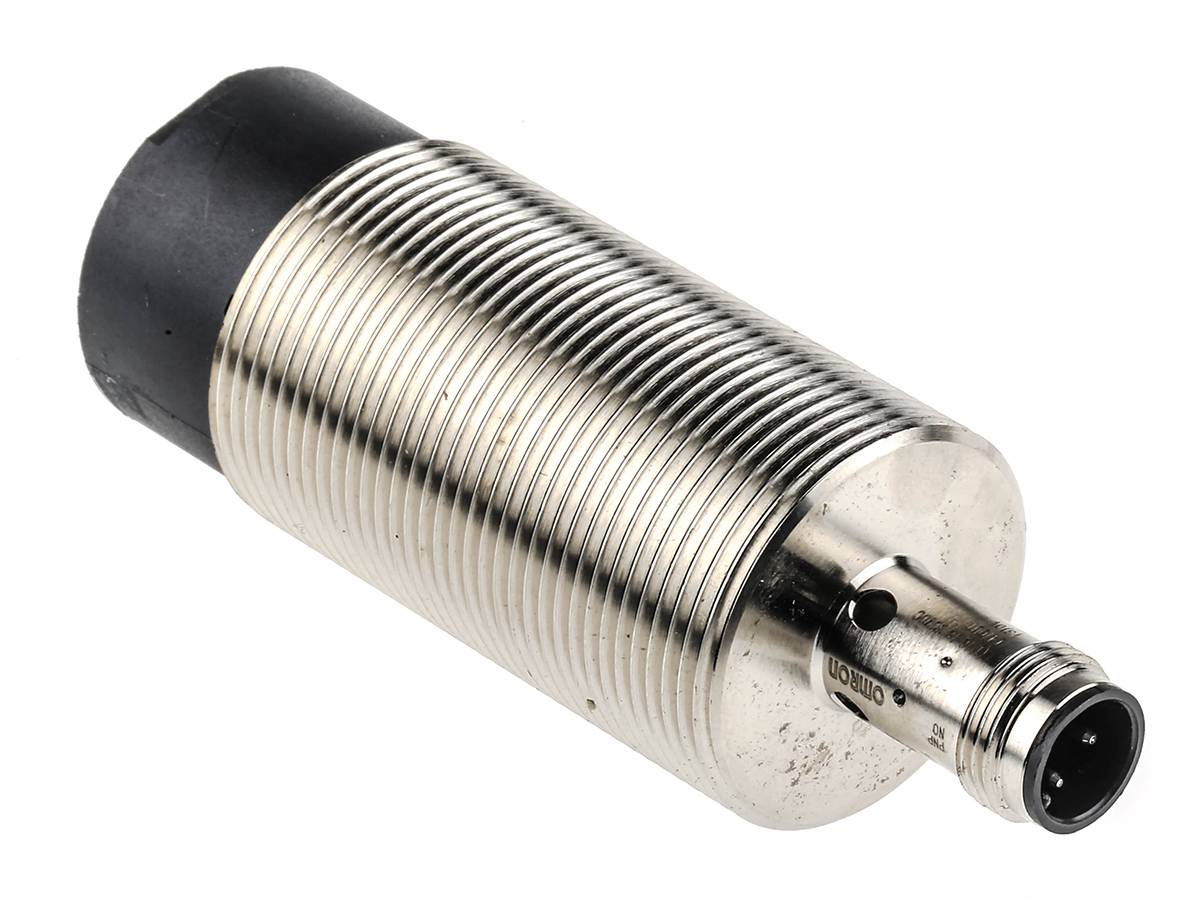Omron E2B M30 Näherungssensor Induktiv, Gewinderohr 30 mm PNP 12 → 24 V dc / 200 mA NO, IP67