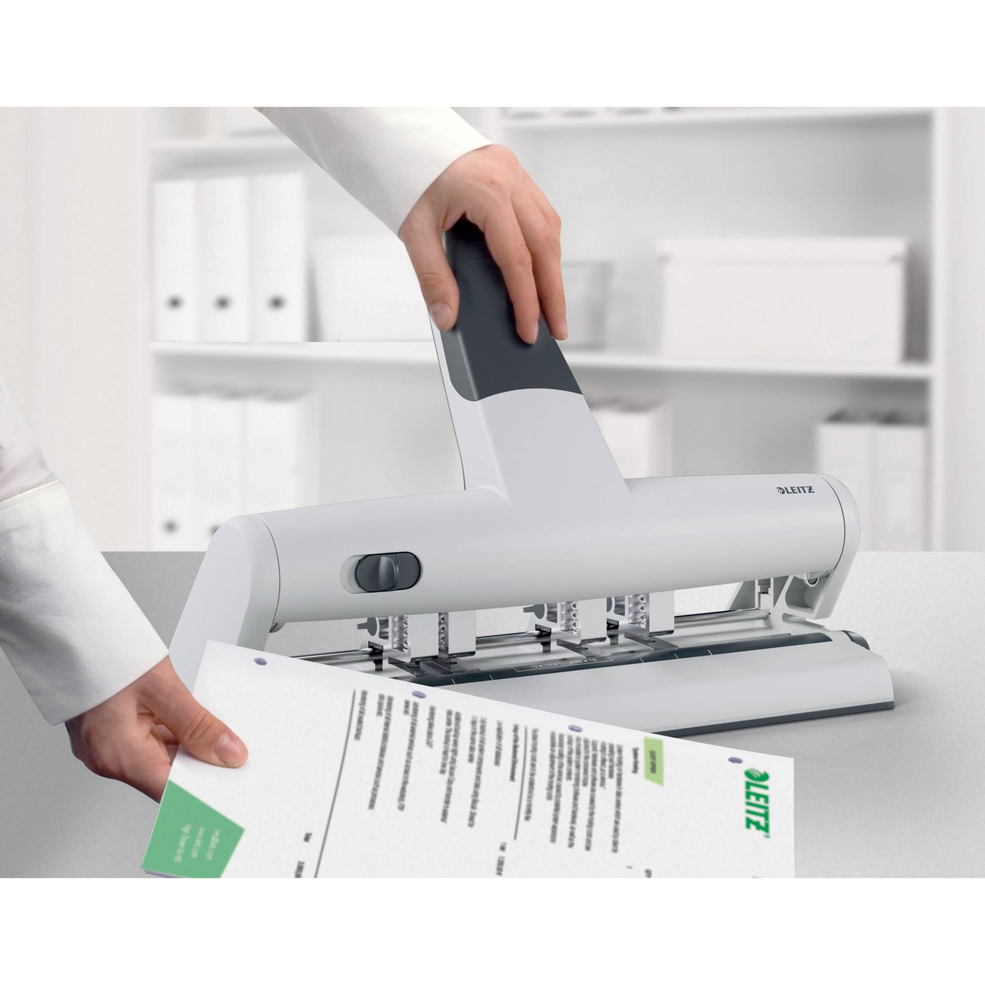 Leitz Mehrfachlocher 5114-00-84 max. Anzahl der Blätter:30 Bl. (80 g/m²) Anzahl der Stanzsegmente:4 Silber 1St.