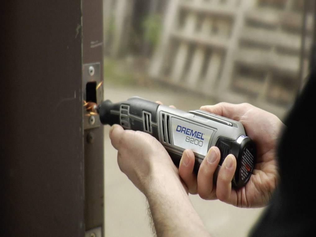 DREMEL 8200-2/45 MINI-BOHRMASCHINE