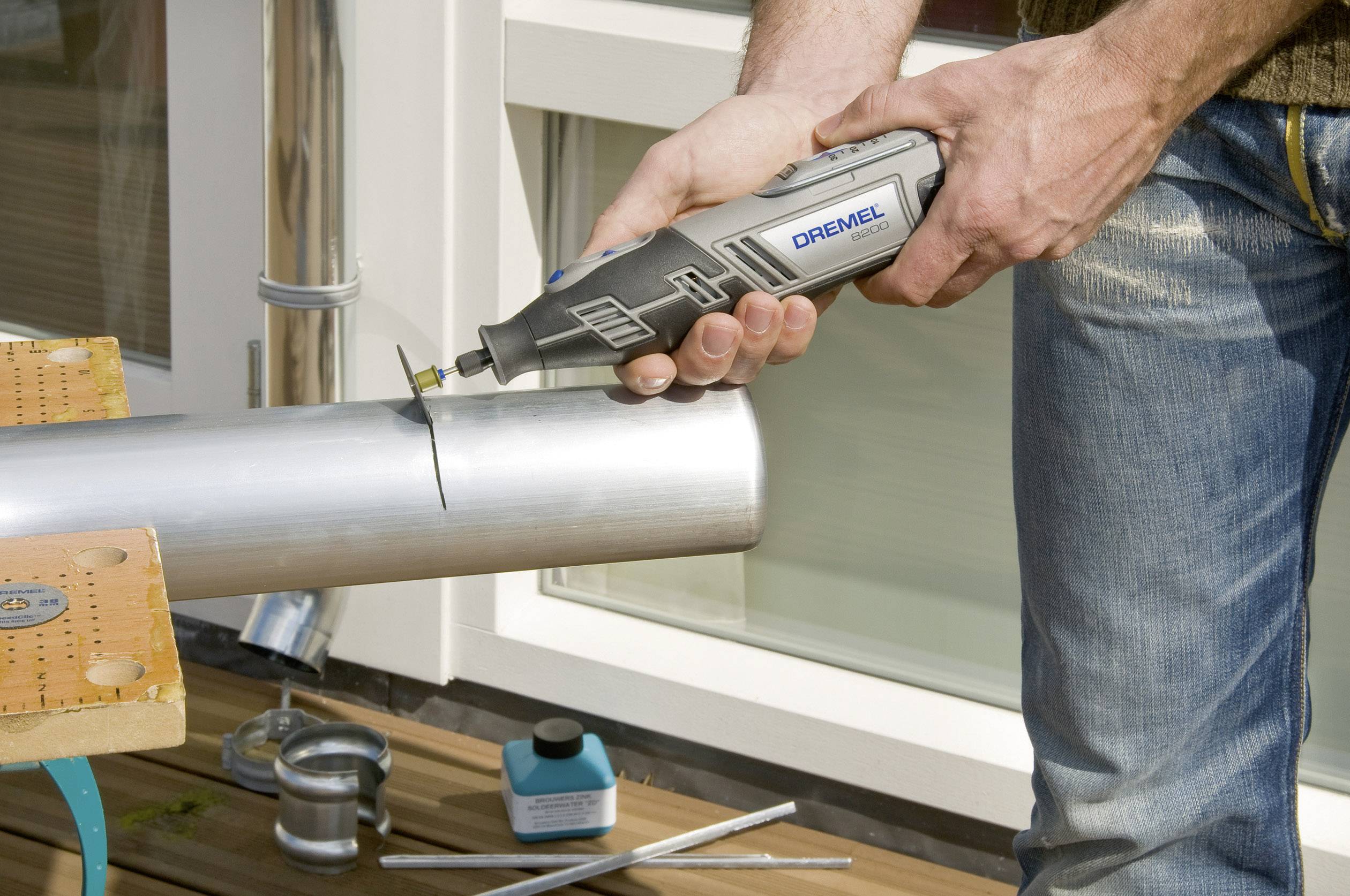 DREMEL 8200-2/45 MINI-BOHRMASCHINE