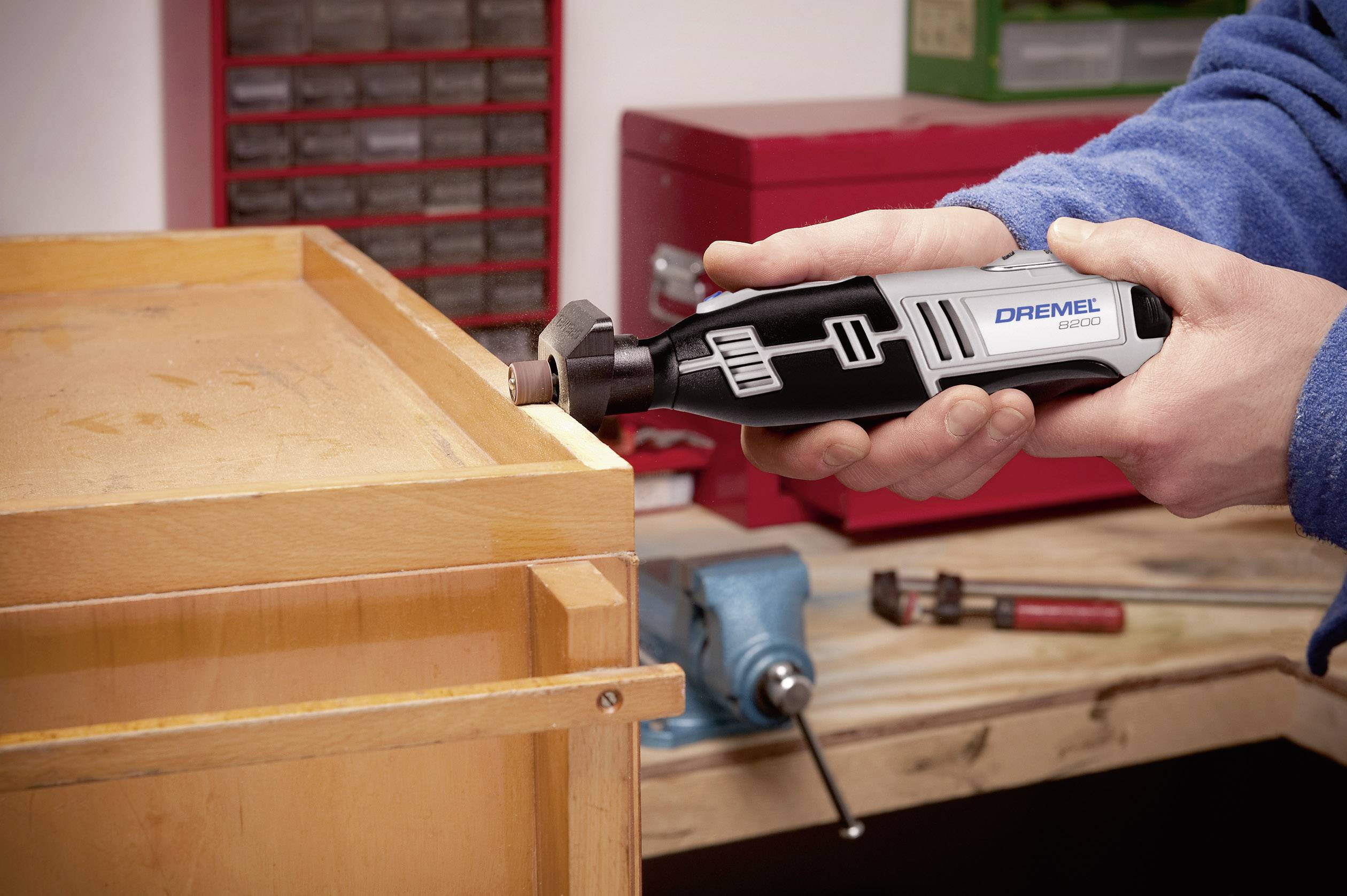DREMEL 8200-2/45 MINI-BOHRMASCHINE