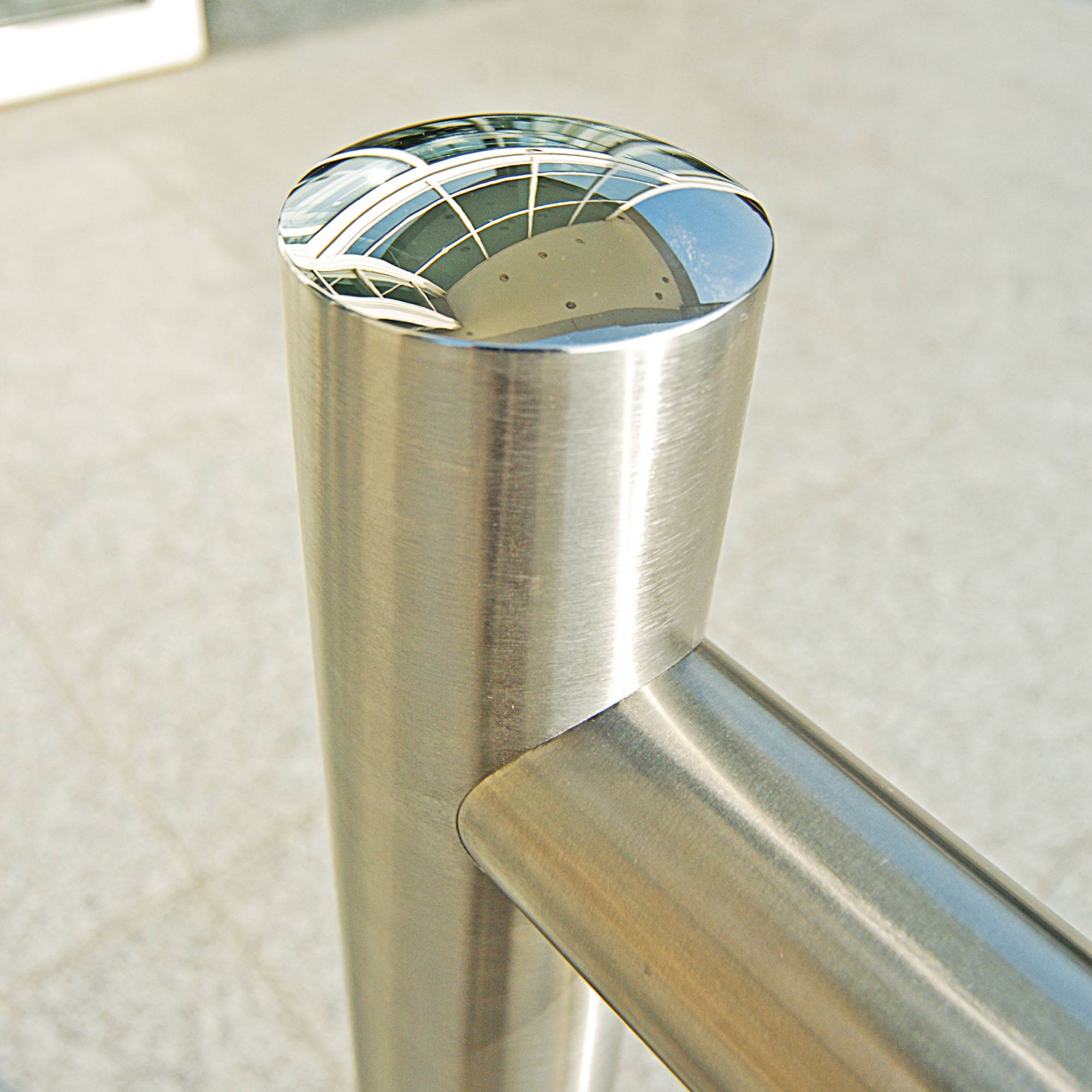 MOR167.18.531: Geländer Element BERLIN, bestehend aus 2 Standpfosten 76 mm und 2 Querrohren 60m