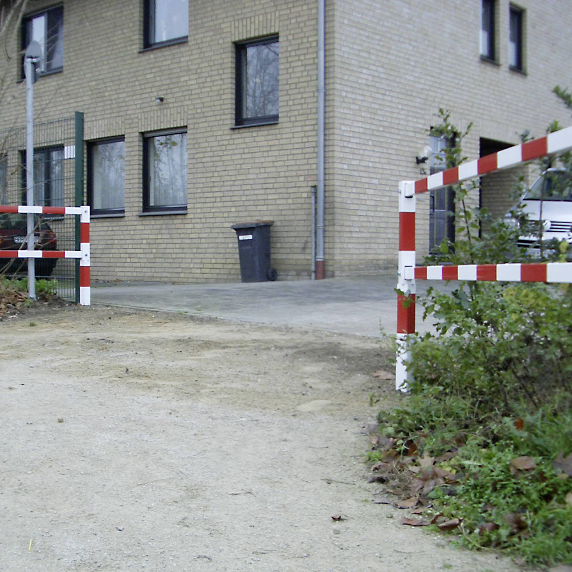 MOR220.12.333: PARAT-Gatterschranke, horizontal schwenkbar, zweiseitig, feuerver- zinkt und rot