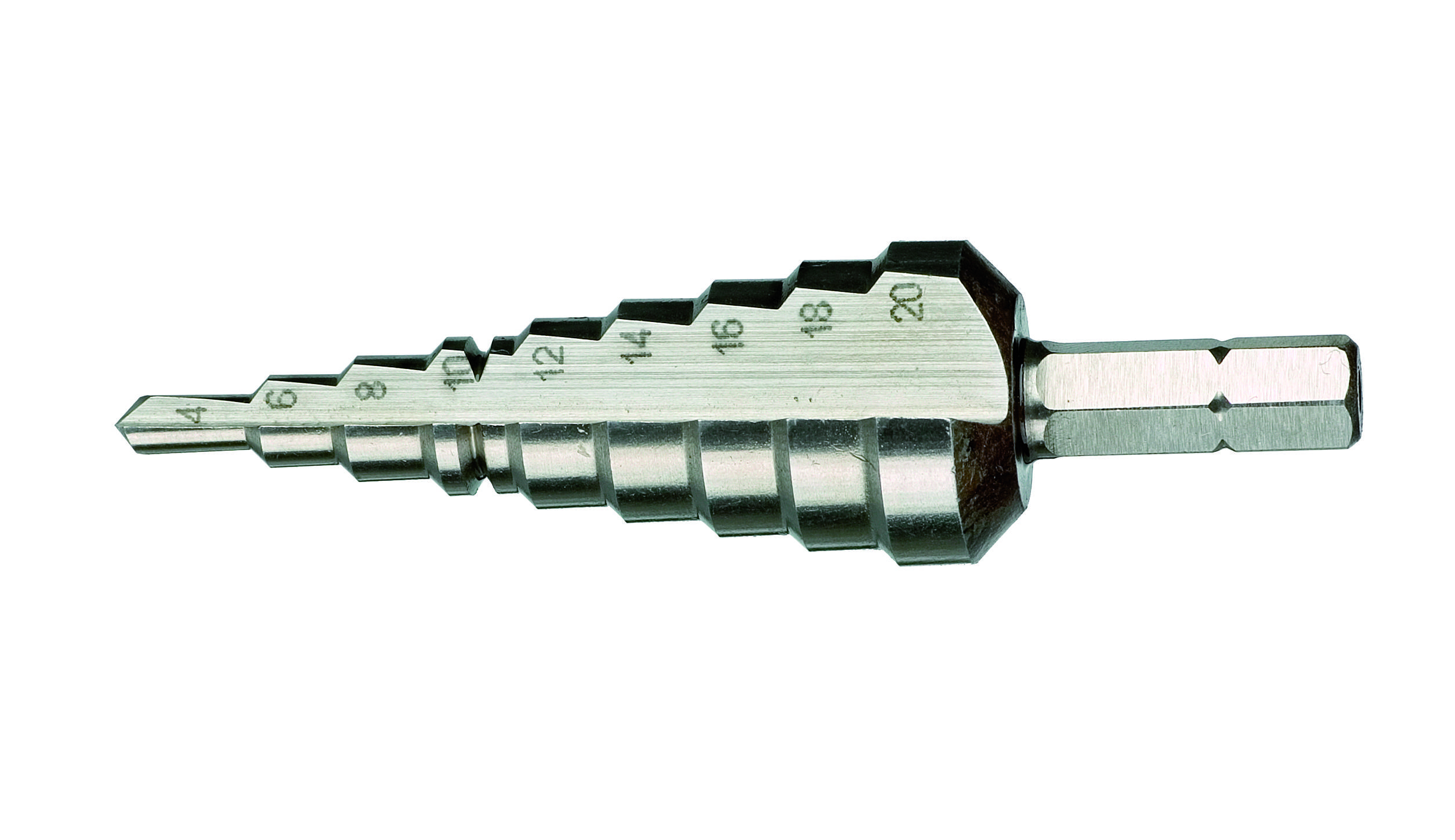 Stufenbohrer aus Metall mit mm-Beschriftungen von 4 bis 20 auf den Stufen, geeignet zum Bohren verschiedener Lochgrößen.