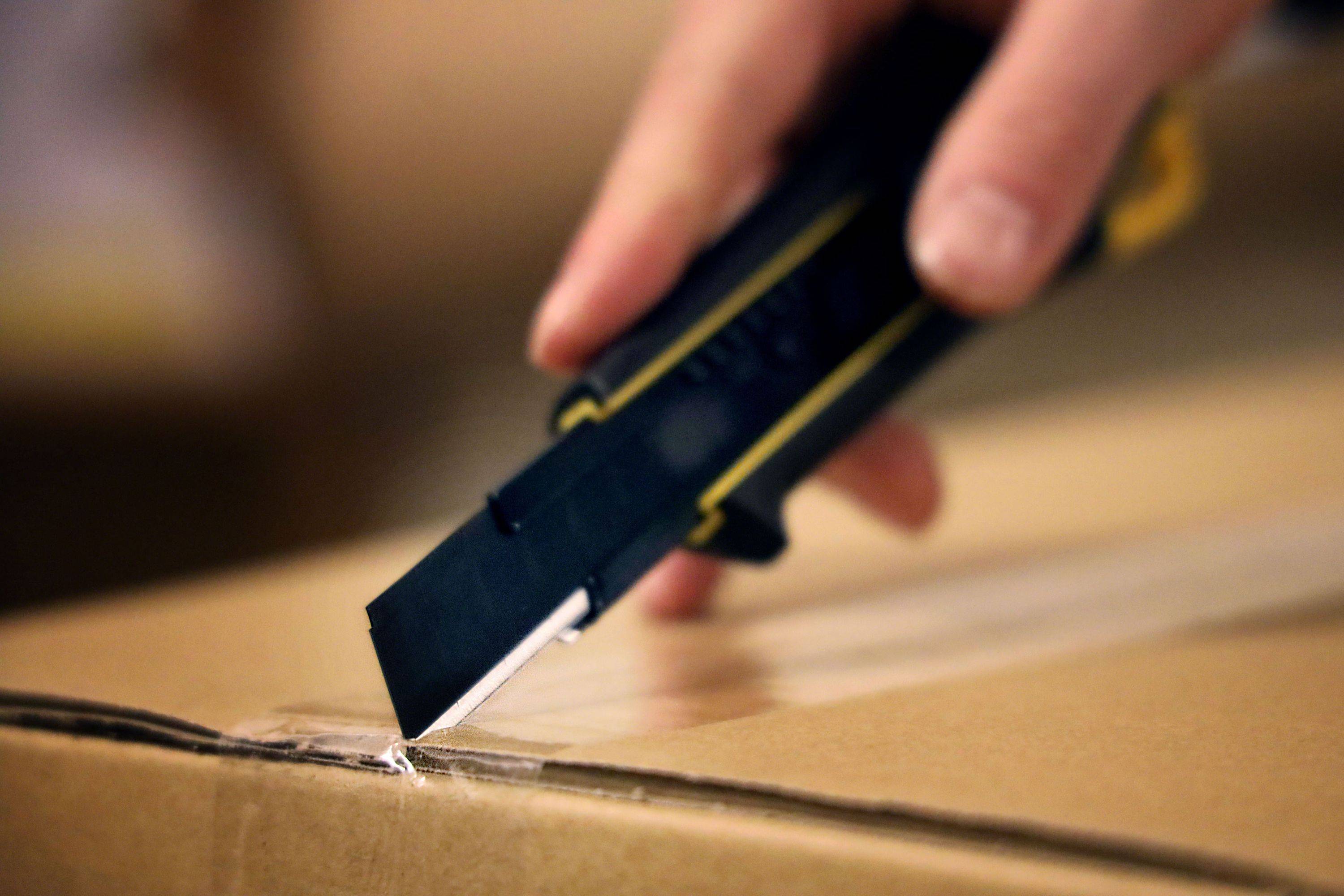 Tajima Cutter DC560YB + 13 Klingen Razar Black