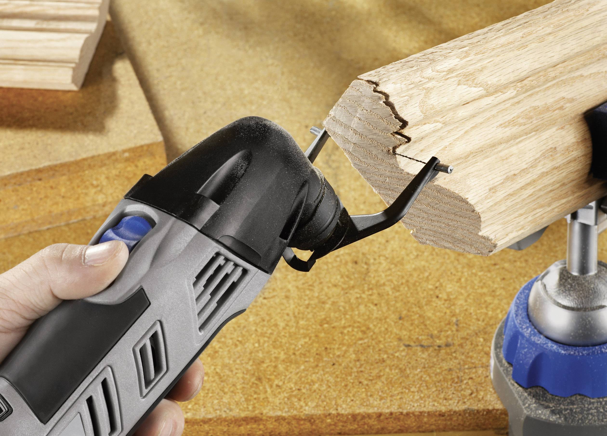 Dremel Multi-Max 8300 Multifunktionswerkzeug 2 x 1,3 Ah Li-Ion Akku F0138300JA