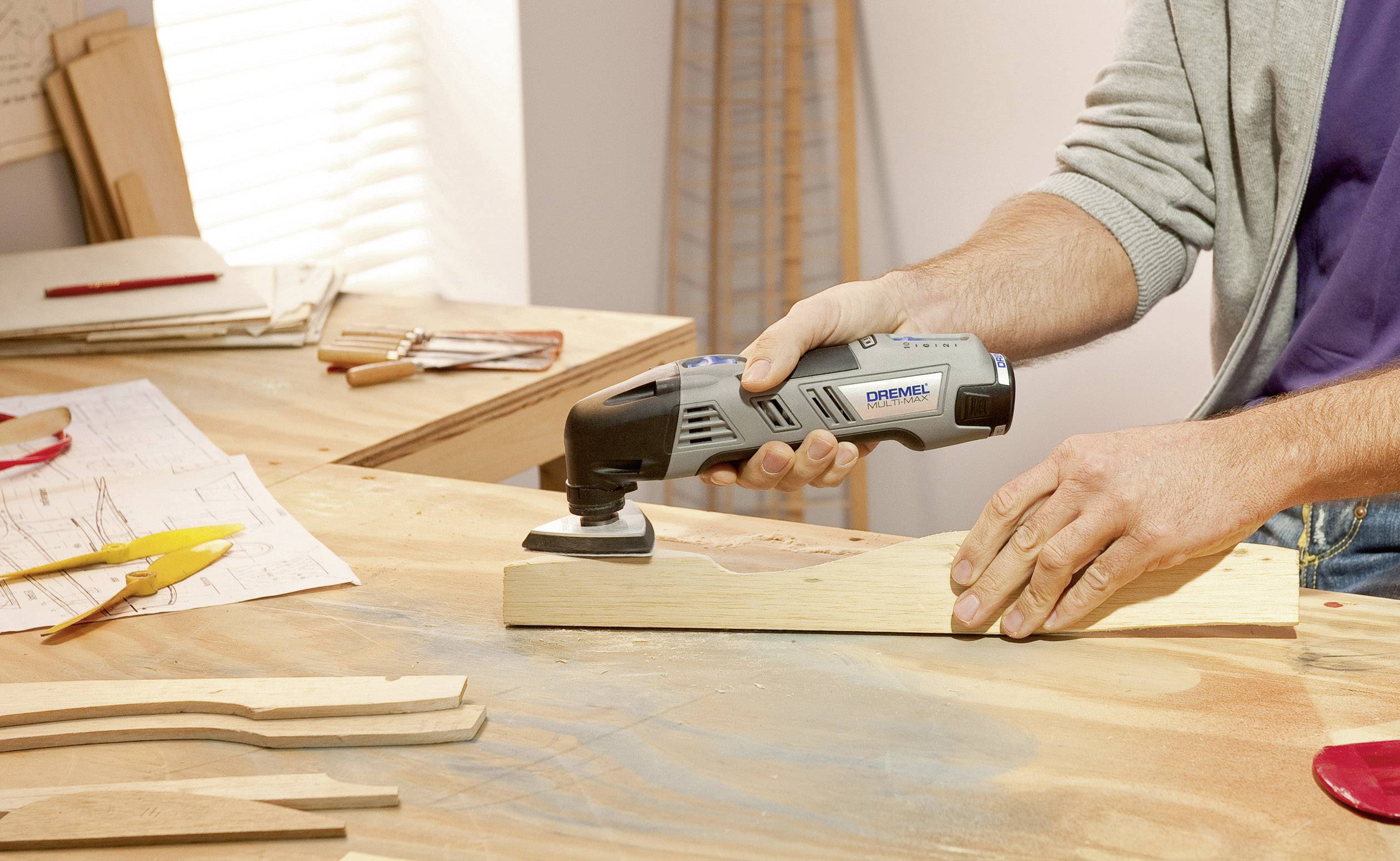Dremel Multi-Max 8300 Multifunktionswerkzeug 2 x 1,3 Ah Li-Ion Akku F0138300JA