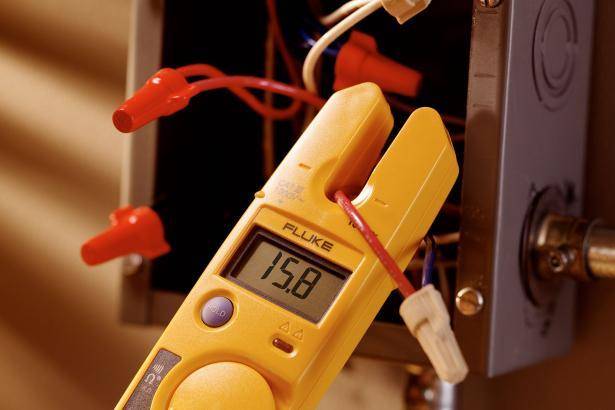 Fluke T5-1000 Zweipoliger Spannungsprüfer CAT III 1000 V LCD, Akustik