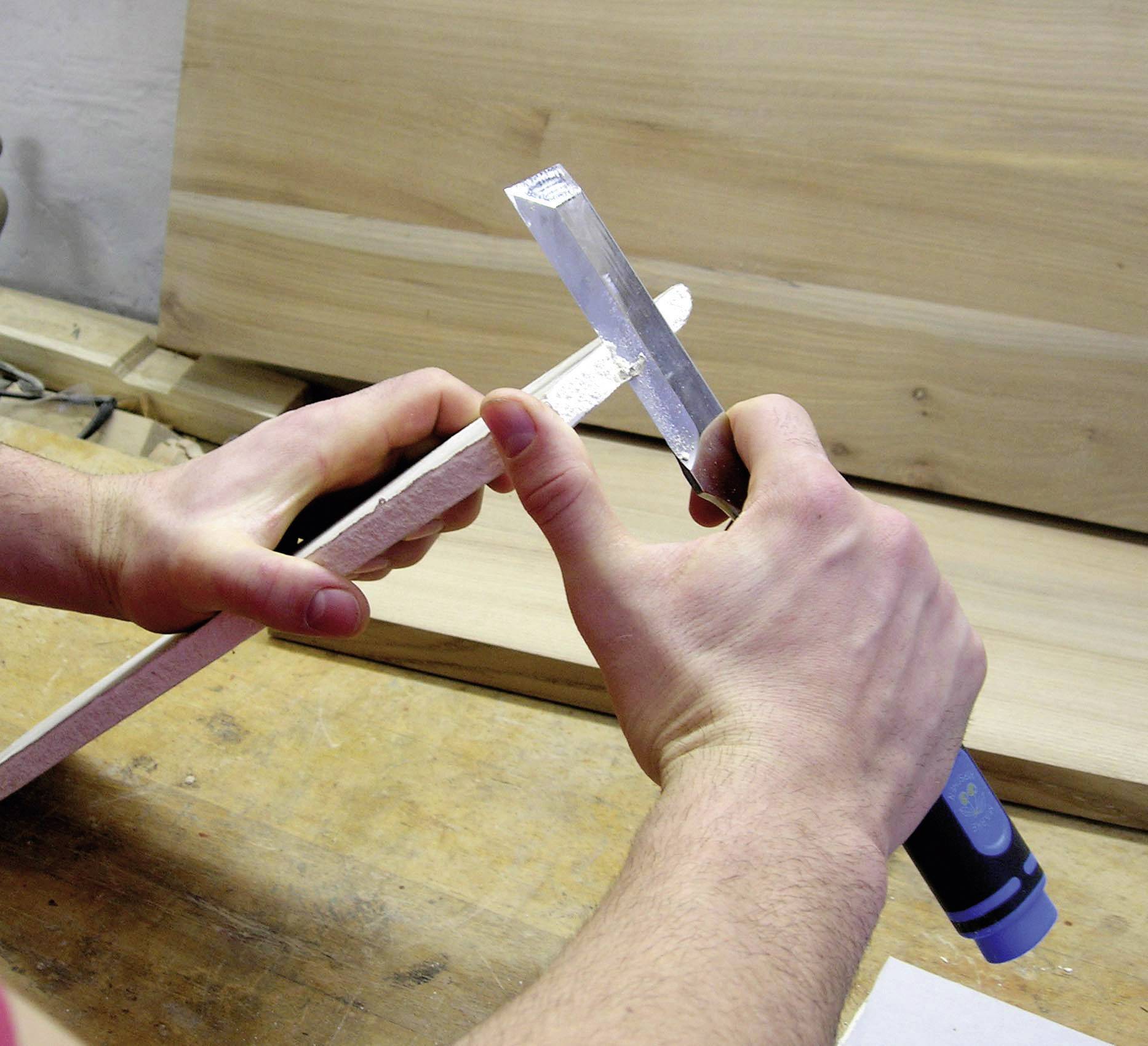 Stechbeitel 2-Cut mit Gürtel-Holster Kirschen