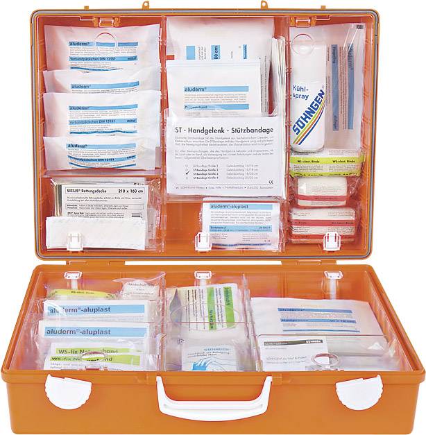 Ein offener Erste-Hilfe-Kasten mit verschiedenen Verbänden, Pflastern und medizinischen Utensilien zur Notfallversorgung.