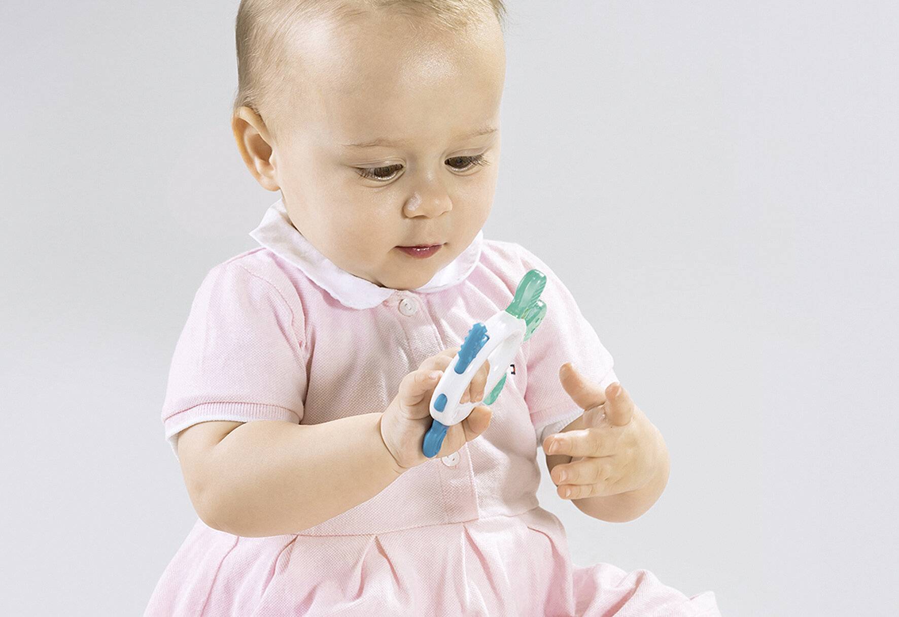 Reer 79203 Kühlbeißring mit Rassel, Cool&Play,