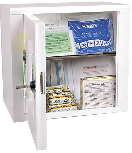 Ein geöffneter Erste-Hilfe-Schrank mit verschiedenen Verbandspäckchen, Desinfektionstüchern und einer Rettungsdecke.