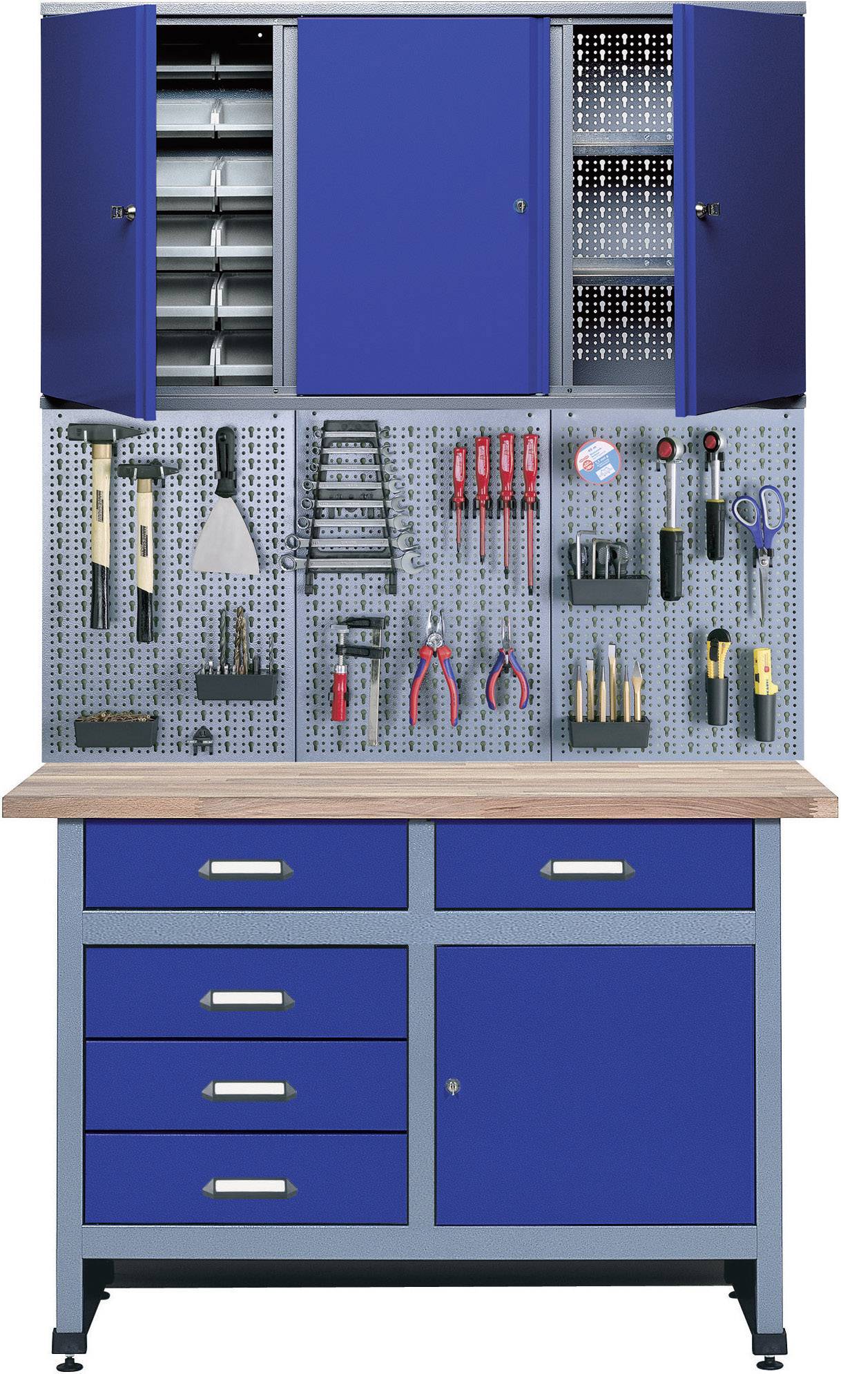 Werkbank mit blauen Schränken und Hängeregal. Verschiedene Werkzeuge wie Schraubenzieher, Zangen und Hammer sind ordentlich angeordnet.
