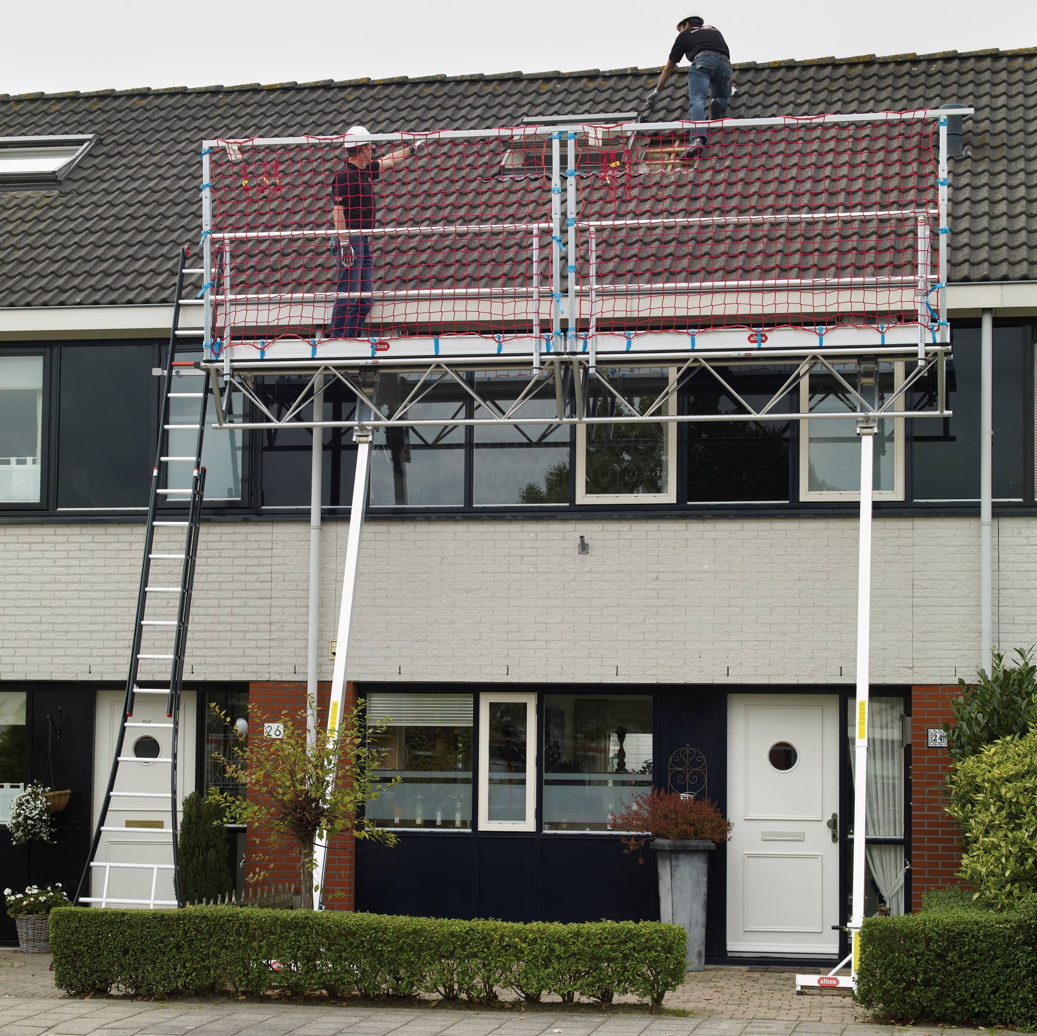 Altrex Modulare Dreiecksbühne Absturzsicherung mit Fangnetzen für geneigte Dächer Euro 4-6 MTB 7m