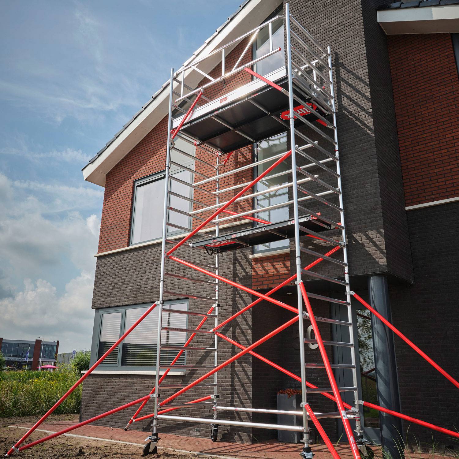 Altrex Fahrgerüst RS Tower 52 Aluminium mit Fiber-Deck Plattform 14,20m AH 1,35x1,85m