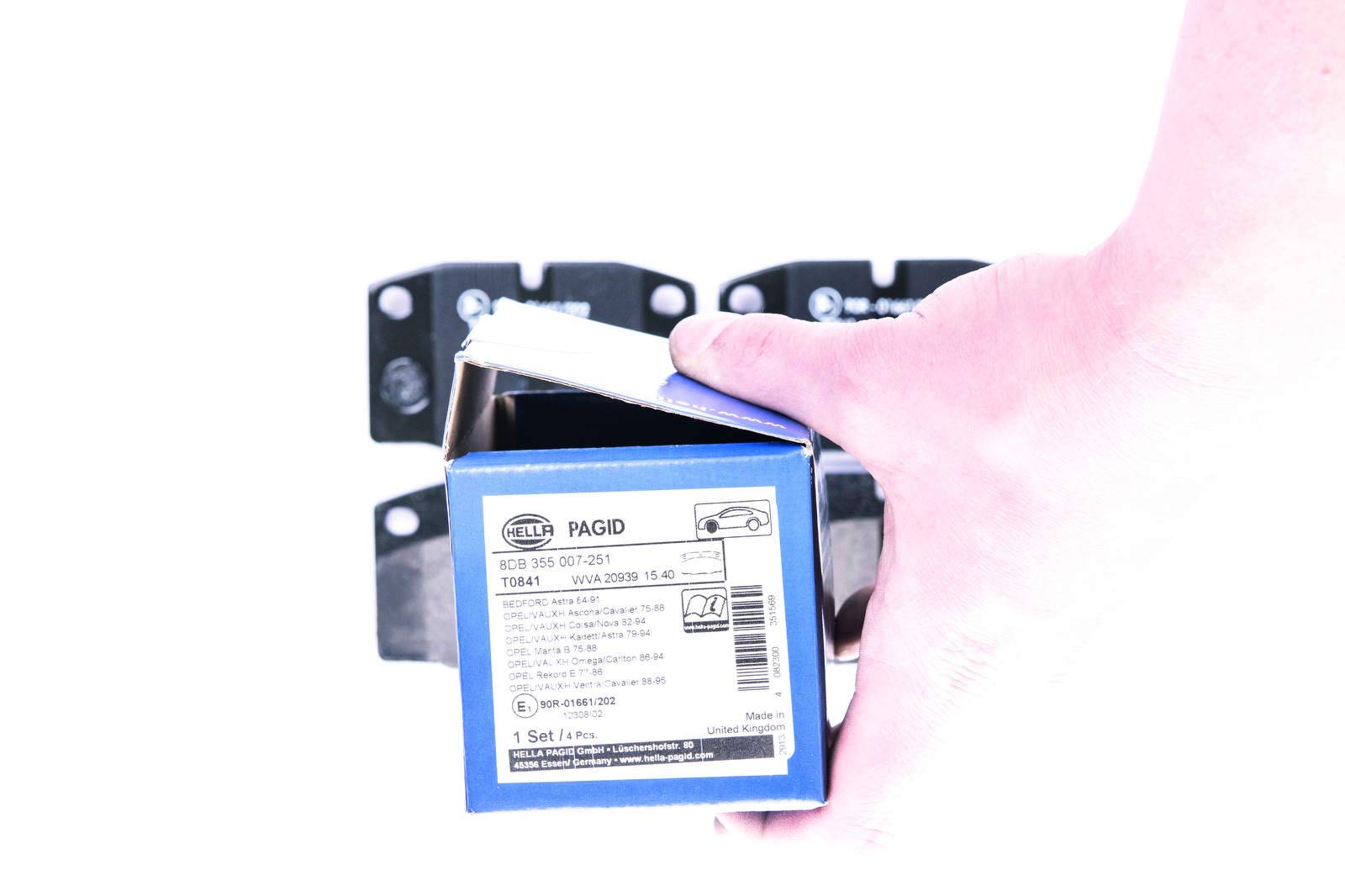 HELLA 8DB 355 007-251 Bremsbelagsatz, SBB