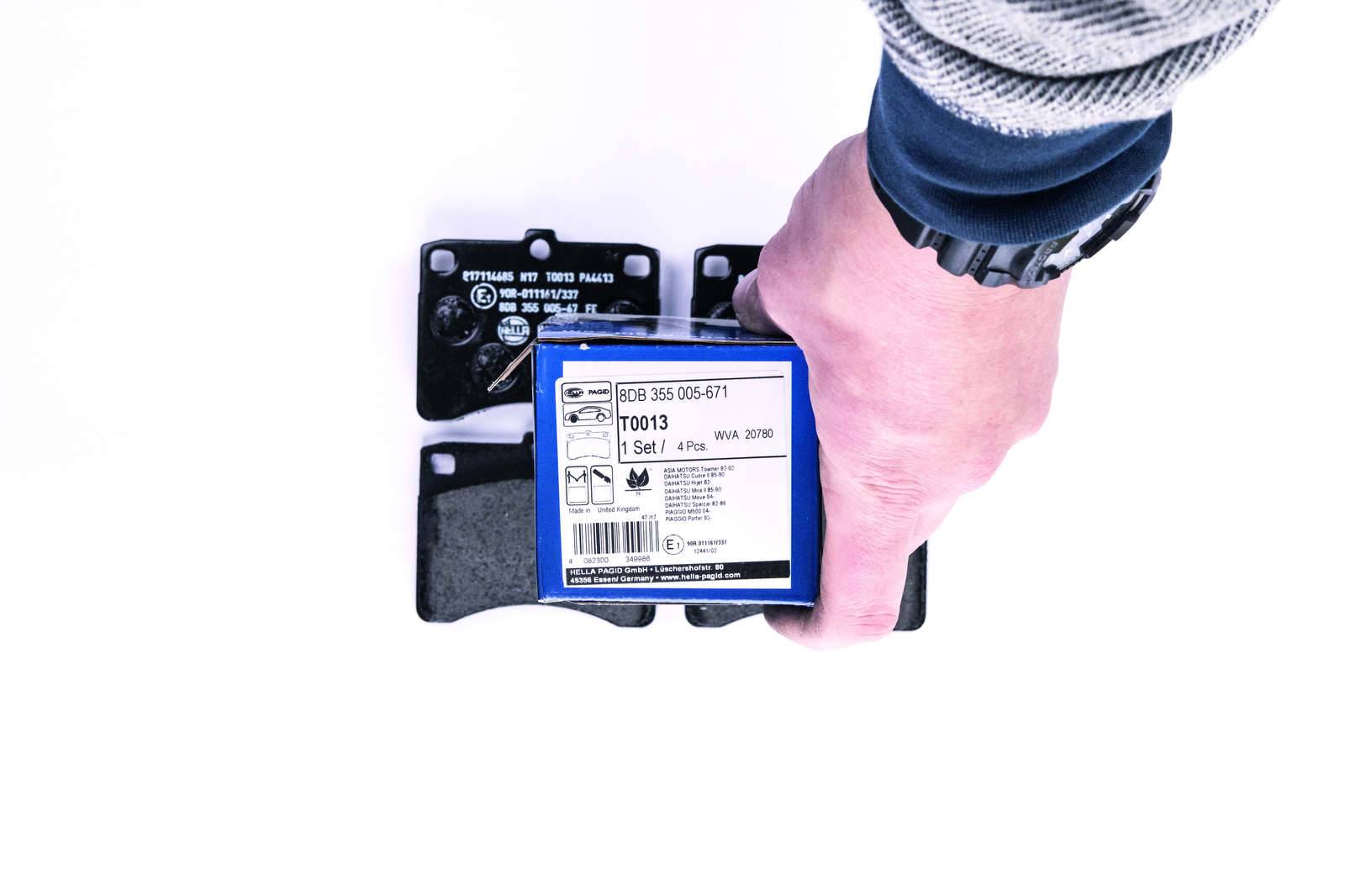 HELLA 8DB 355 005-671 Bremsbelagsatz, SBB