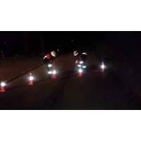 HP Autozubehör 10282 0113910 Leitkegel LED-Notleuchte rot (L x B x H) 245 x 245 x 460mm 1St. HP Autozubehör 10282 0113910 Leitkegel LED-Notleuchte rot (L x B x H) 245 x 245 x 460mm 1St.