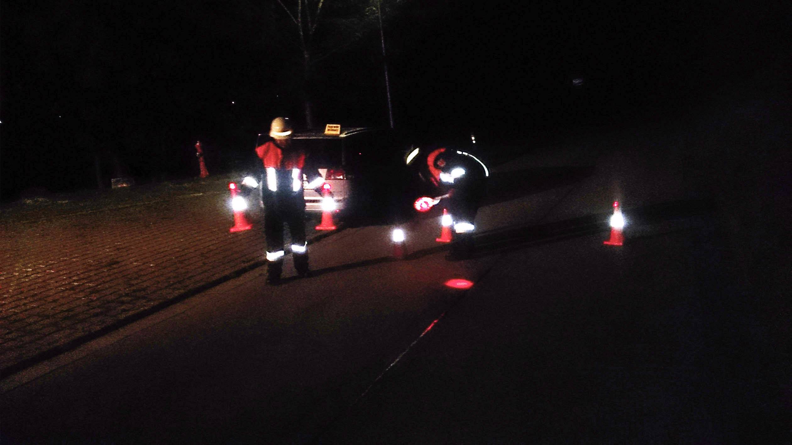 HP Autozubehör 10282 0113910 Leitkegel LED-Notleuchte rot (L x B x H) 245 x 245 x 460mm 1St.