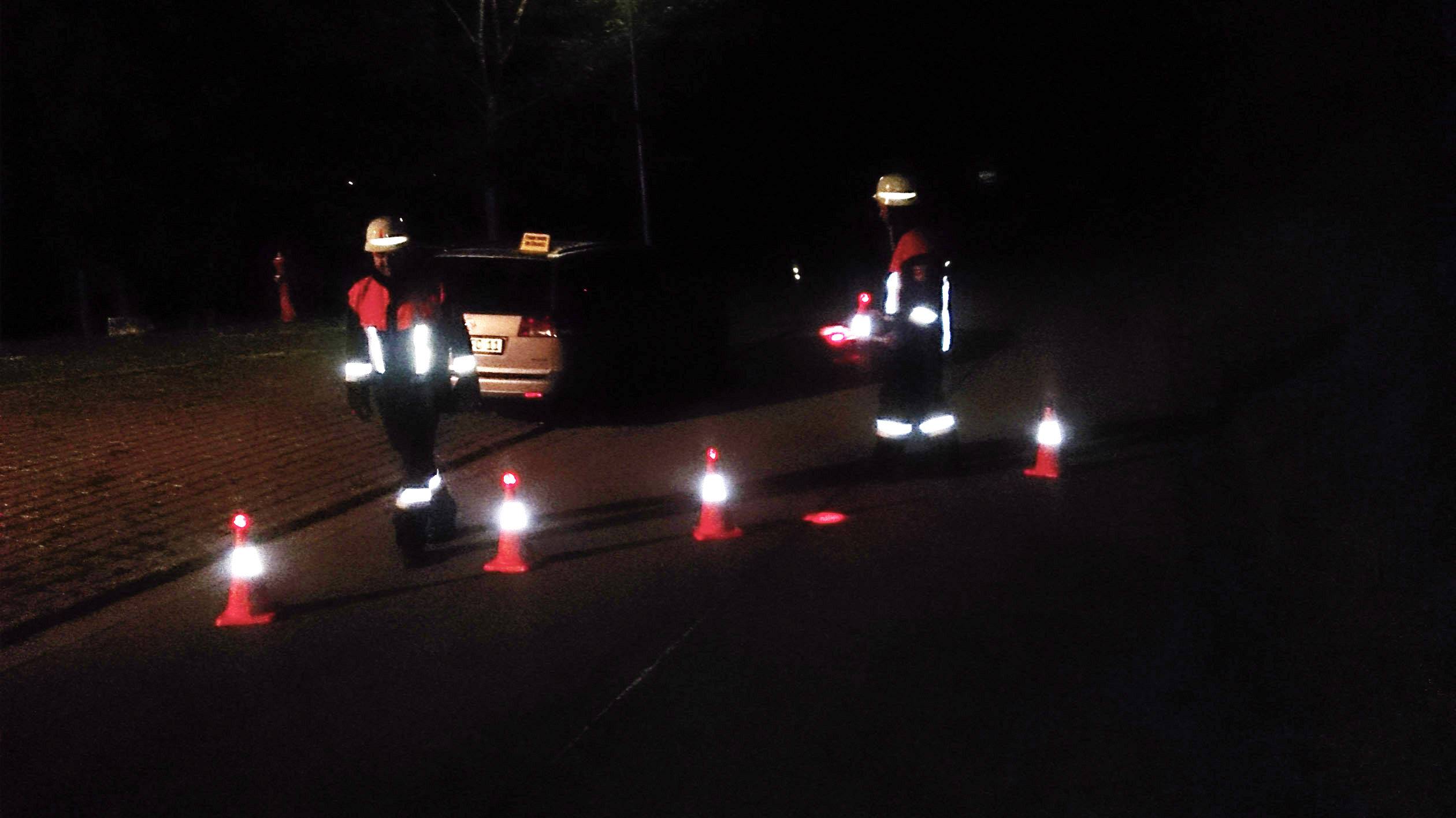 HP Autozubehör 10282 0113910 Leitkegel LED-Notleuchte rot (L x B x H) 245 x 245 x 460mm 1St.