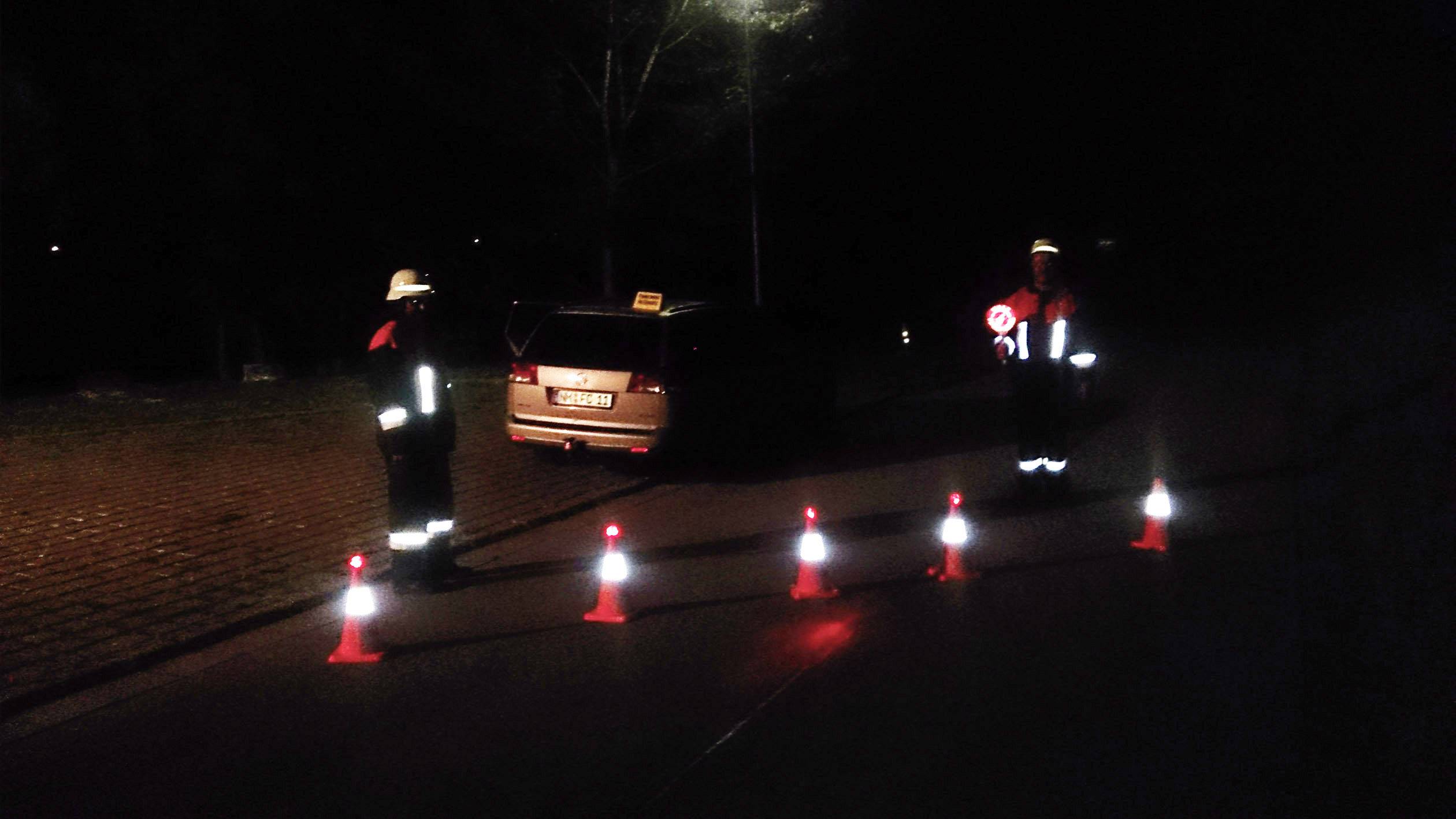 HP Autozubehör 10282 0113910 Leitkegel LED-Notleuchte rot (L x B x H) 245 x 245 x 460mm 1St.