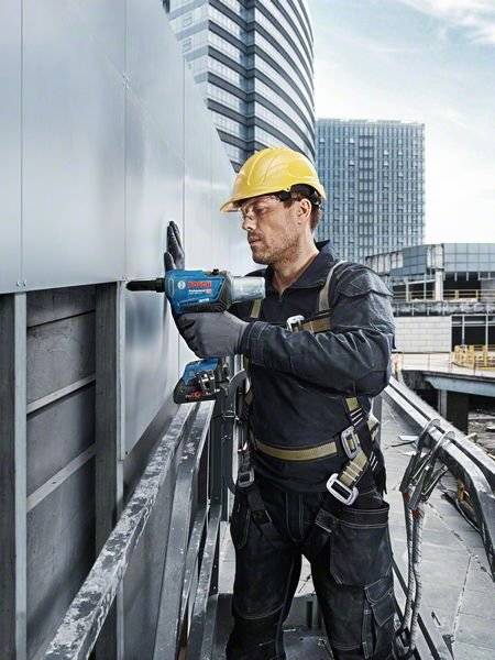 Bosch Professional GRG 18V-16 C solo 0.601.9K5.002 Akku-Nagler bürstenlos, ohne Akku, ohne Ladegerät, inkl. Koffer
