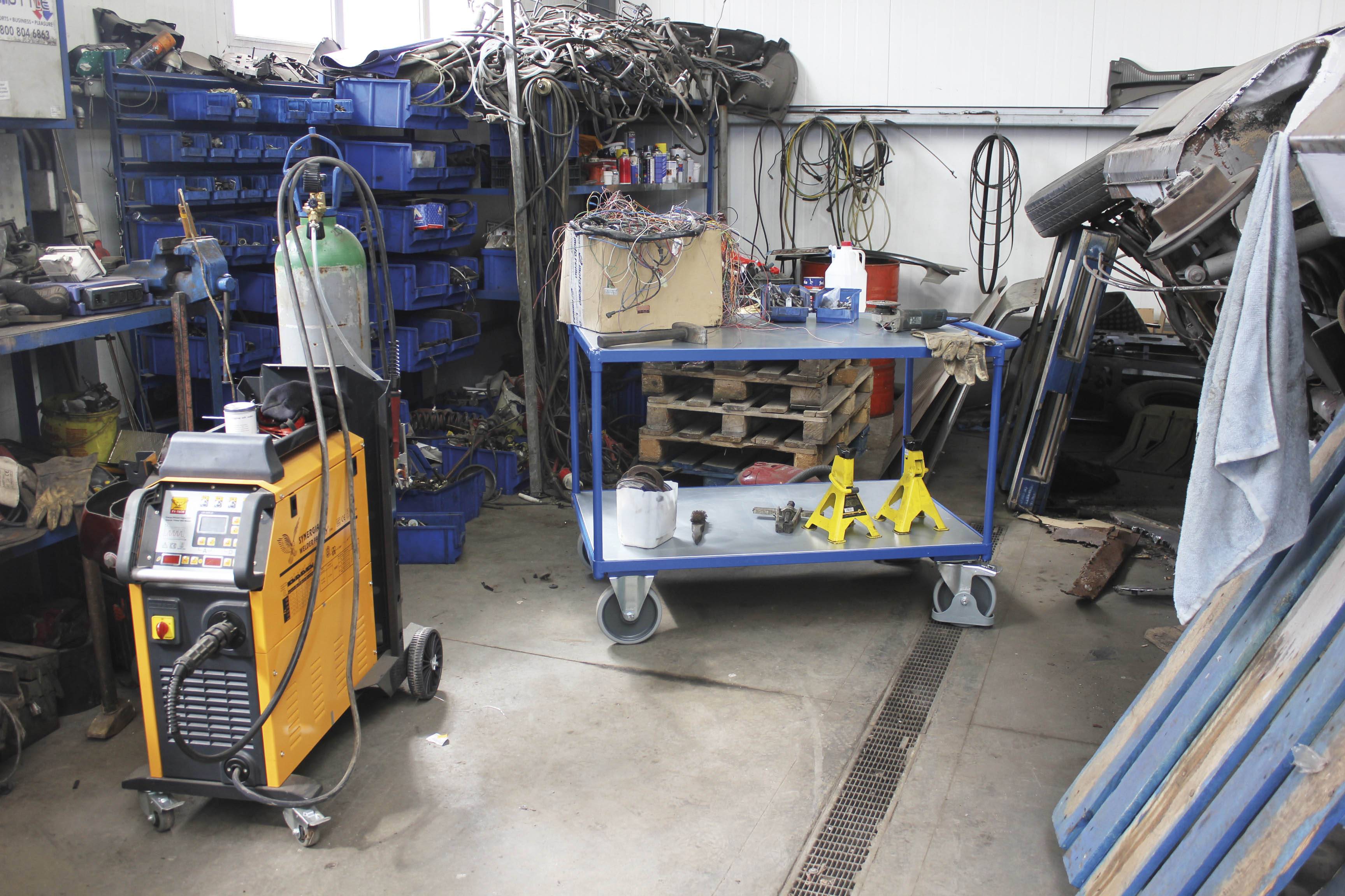 VARIOfit SW-700.505 Tischwagen Stahl pulverbeschichtet Traglast (max.): 500kg Enzianblau (RAL 5010)