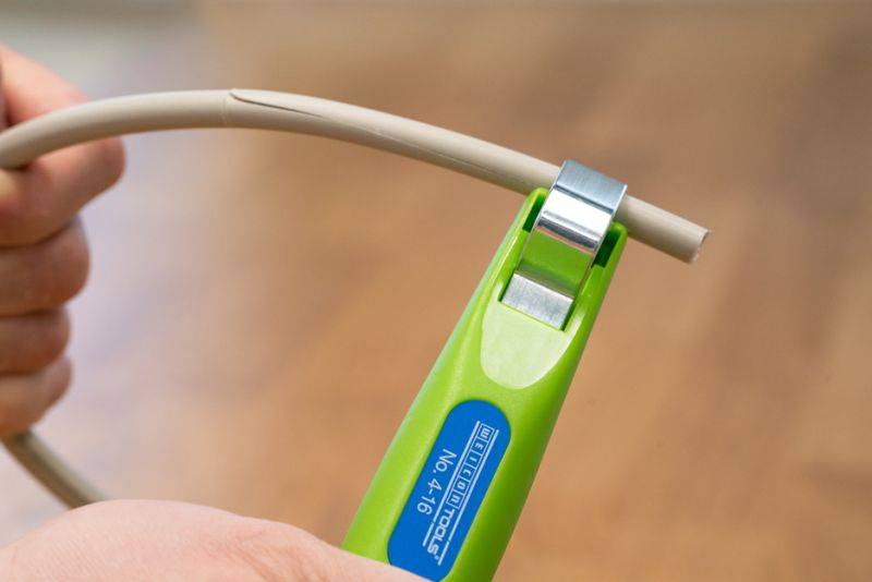 Großer Griffdurchmesser für optimale Haptik<br>Stufenlos regulierbare und leicht bedienbare Stellschraube<br>Präzises, schnelles und sicheres Entma