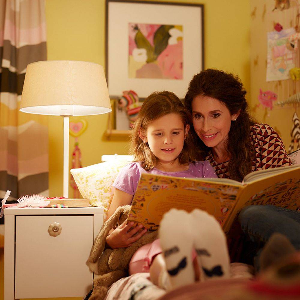 Philips LED Lampe ersetzt 25W, E14 Birne B35, klar, warmweiß, 250 Lumen, nicht dimmbar, 1er Pack