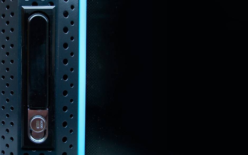 Danicom - 42 HE 19” Serverschrank, mit Glastür (BxTxH) 800 x 1200 x 2000mm