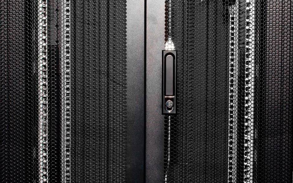 Danicom - 42 HE 19" Serverschrank, mit perforierten Doppelflügeltüren vorne und hinten (BxTxH) 800x800x2000mm