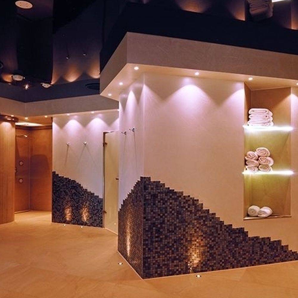 LED Deckeneinbaustrahler COB 68 aus Aluguss in silber, 2700K, warmweiß, IP65