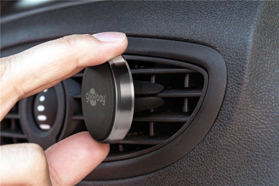 Universal Smartphone Magnethalterungs-Set - für eine einfache und sichere Befestigung im Fahrzeug