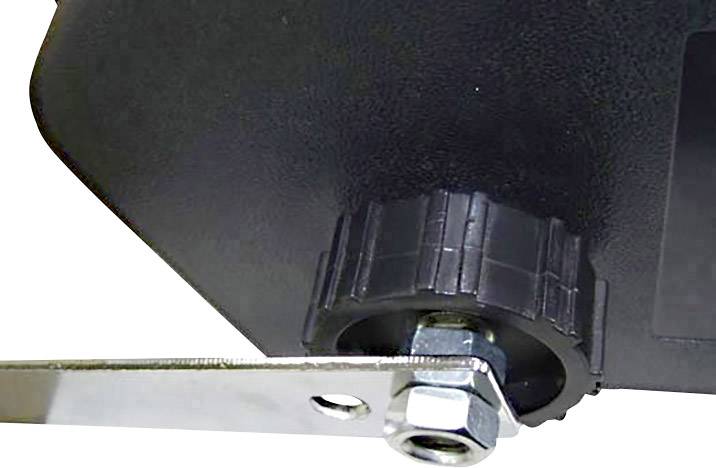 Schwarzer Kunststoffbehälter mit angeschraubtem Metallbügel und Sechskantmutter.