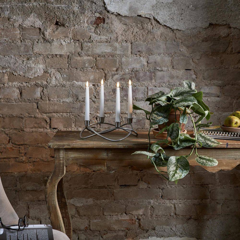 LED Wachskerzen 4er Set Flamme in Weiß mit Fernbedienung 200x21mm