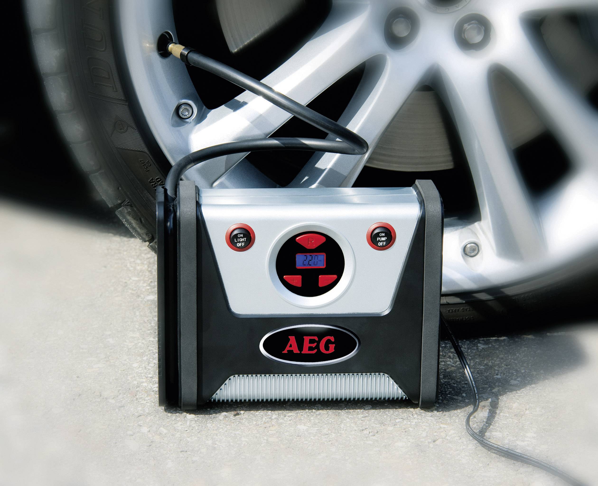 AEG 97136 Kompressor KD 7.0 7 bar Digitales Display, Automatische Abschaltung, Kabelfach/-aufnahme, mit Arbeitslampe