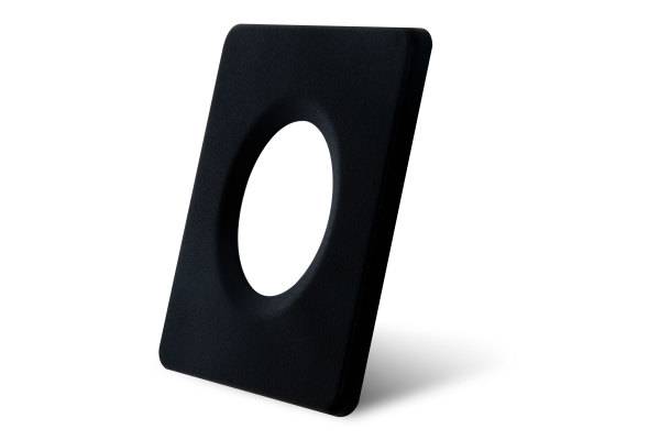 Schwarze, rechteckige Schaumstoffdichtung mit zentralem ovalem Loch, dreidimensional dargestellt, vermutlich für eine technische Anwendung.