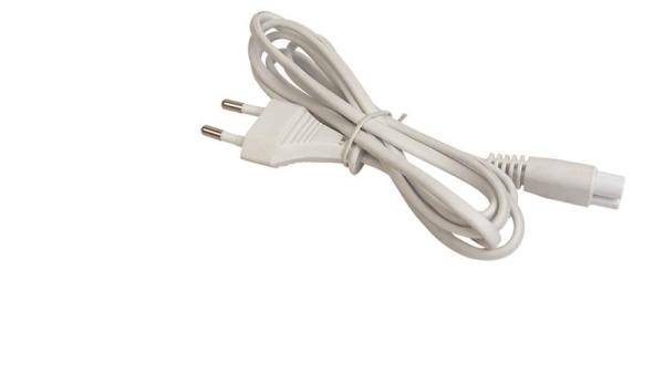 Weißes Netzkabel mit zweipoligem Stecker, geeignet für europäische Steckdosen; rollt sich sauber zusammen ohne Mattierung.