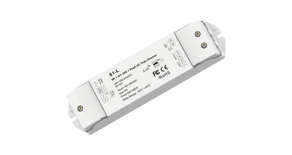 Weißer, rechteckiger LED-Dimmer mit technischen Spezifikationen und Zertifizierungslogos auf der Oberfläche.