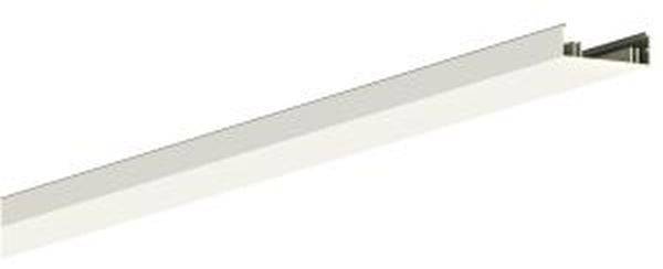 Flaches, längliches Metallprofil, das Teil eines Montagesystems sein könnte, mit einer Kante für die Befestigung an Wänden oder Decken.